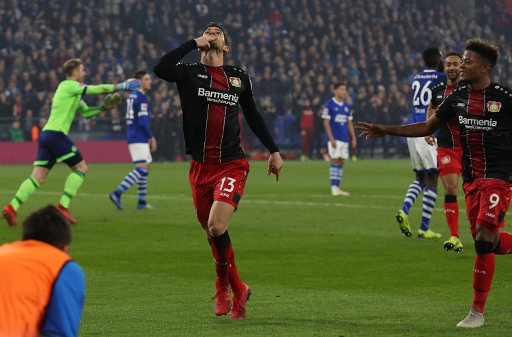 Lucas ALARIO gives Bayer Leverkusen win against Schalke ...