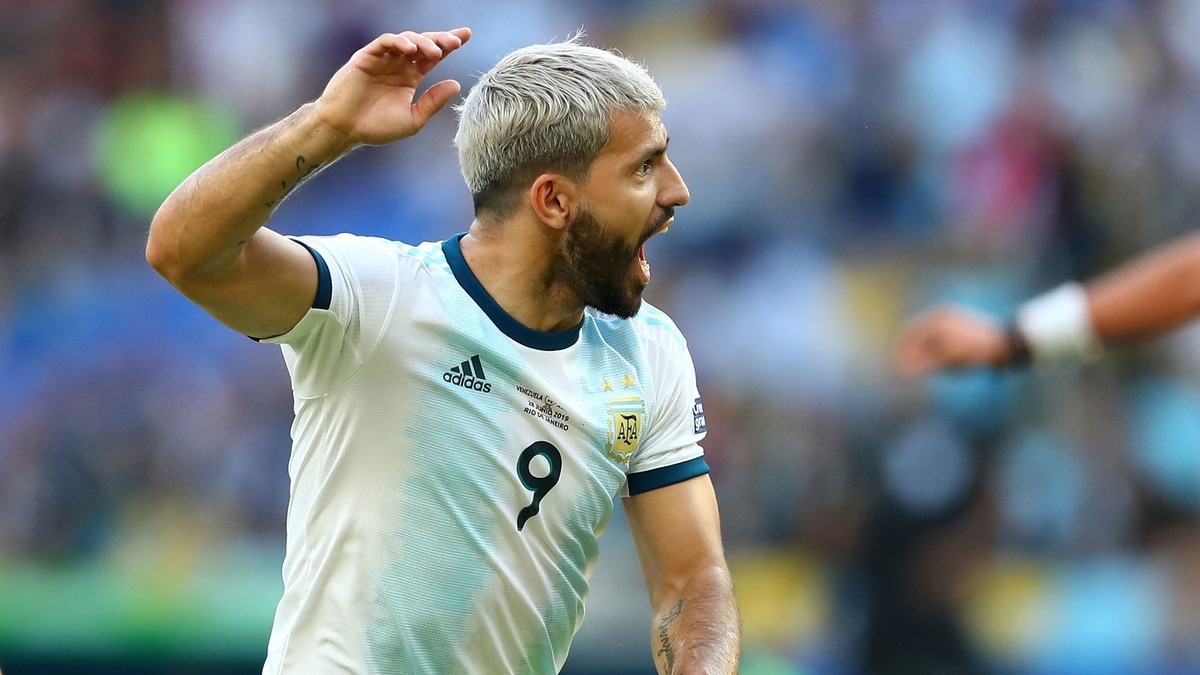 Roy Nemer on X: Lionel Messi with the new Argentina World Cup home shirt!  