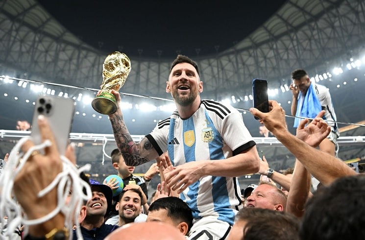 Fans spot Lionel Messi wore different shirt immediately after lifting World  Cup following Argentina's win over France