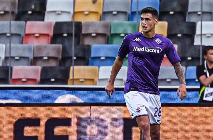 Florence, Italy. January 4, 2023 Lucas Martinez Quarta (Fiorentina) during  the Italian Serie A match between Fiorentina 1-1 Monza at Artemio Franchi  Stadium on January 4, 2023 in Florence, Italy. Credit: Maurizio