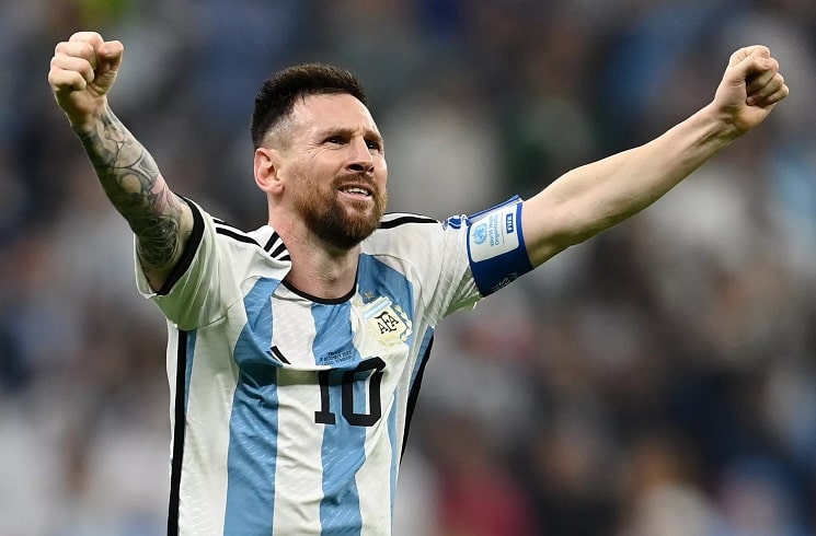 Roy Nemer on X: Lionel Messi with the new Argentina World Cup home shirt!  