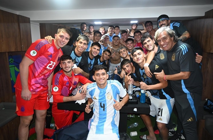 Argentina U20 team play Colombia U20 team in South American Youth Championship