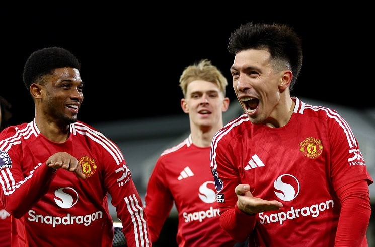 Lisandro Martínez scores for Manchester United in 1-0 win vs. Fulham