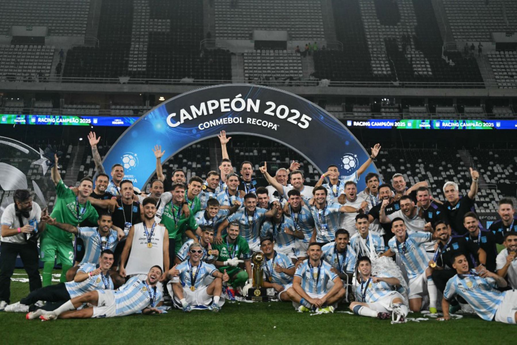 Racing Club wins Recopa Sudamericana with a 4-0 aggregate win vs. Botafogo