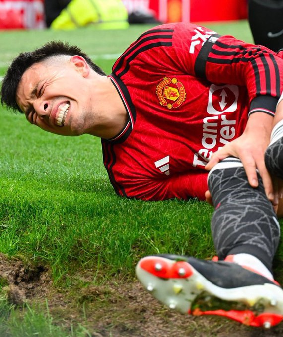 Lisandro Martínez tears ACL, out for 6-8 months