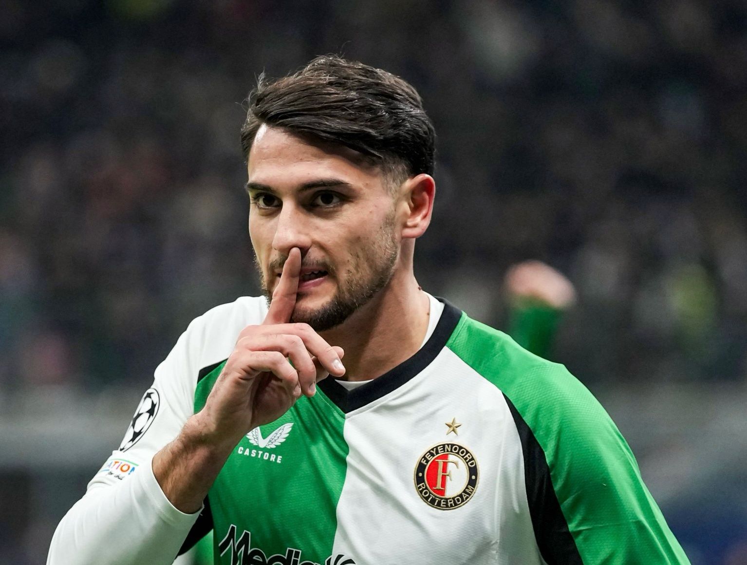 Julián Carranza scores for Feyenoord in 1-1 draw vs. AC Milan