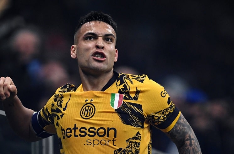 Lautaro Martínez scores for Inter in 1-0 win vs. Genoa