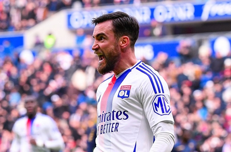 Nicolás Tagliafico scores for Lyon in 3-0 win vs. Reims