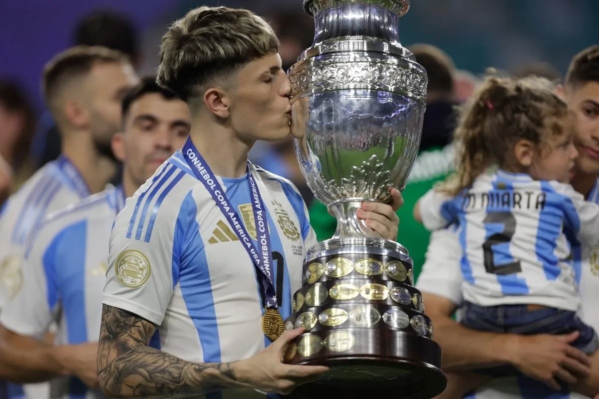 Alejandro Garnacho and Nico Domínguez back in Argentina team