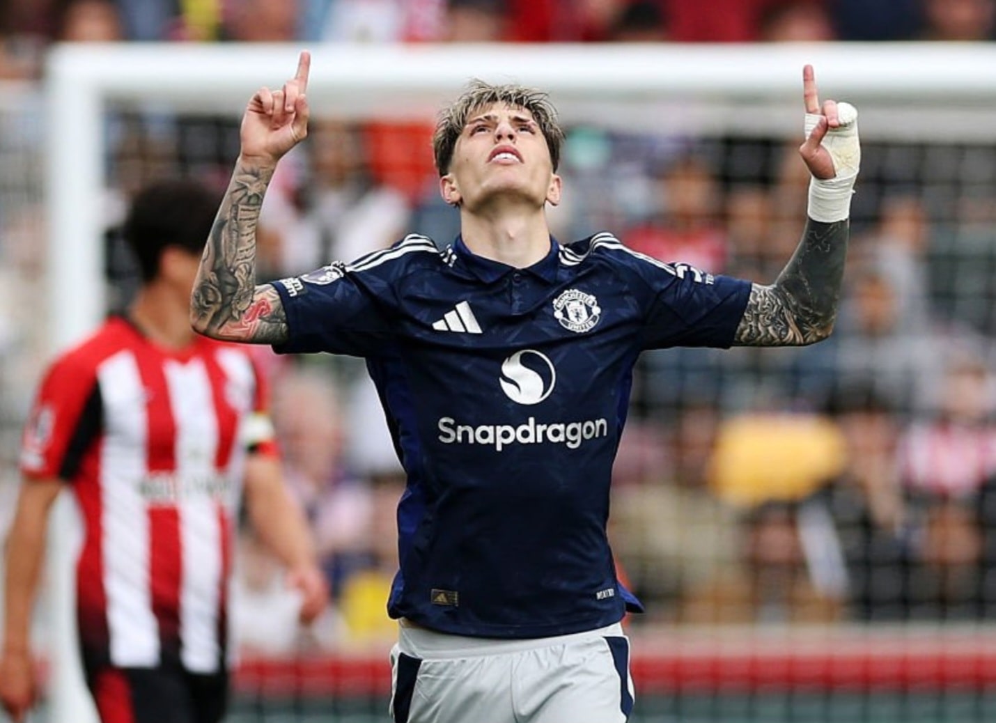 Alejandro Garnacho scores for Manchester United in 4-3 loss vs. Brentford