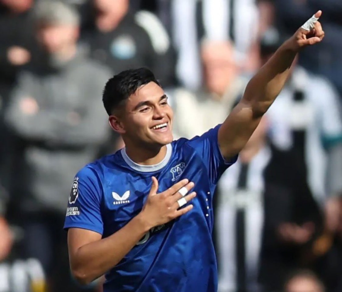 Everton set to sign Carlos Alcaraz on permanent deal from Flamengo