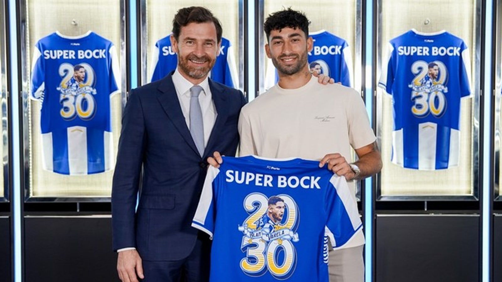 Alan Varela signs new contract with FC Porto until 2030