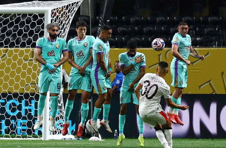 Claudio Echeverri scores a free kick for Manchester City in 6-0 win vs. Al Ain