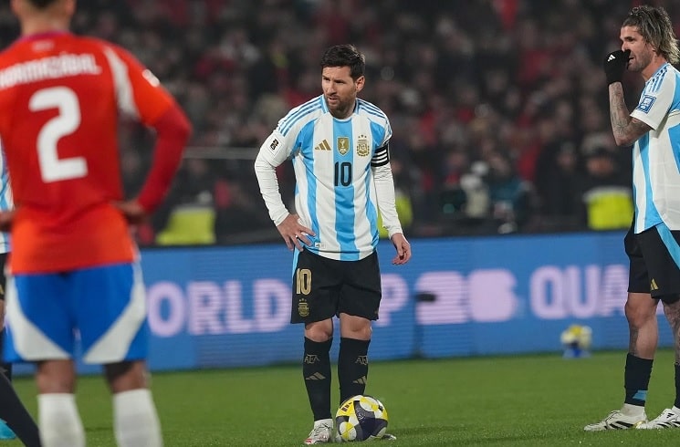 Argentina starting eleven vs. Colombia, Lionel Messi and Julián Álvarez start