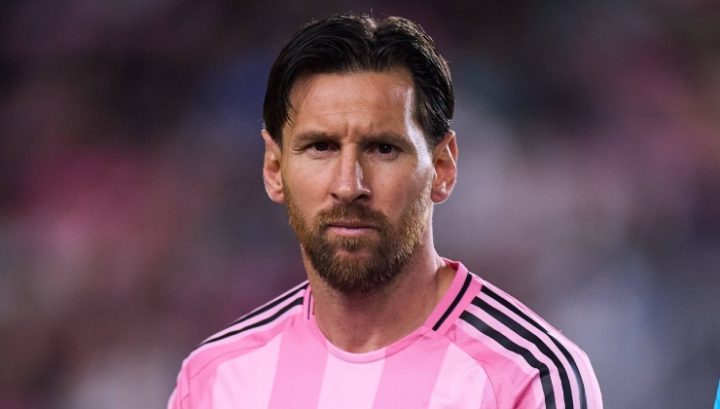 Lionel Messi considering playing elsewhere before World Cup