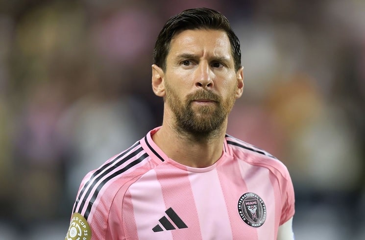 PSG coach Luis Enrique: “Messi is without a doubt the best player in history”