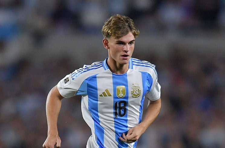 Argentina line-up for World Cup qualifier vs. Chile, Nico Paz starts