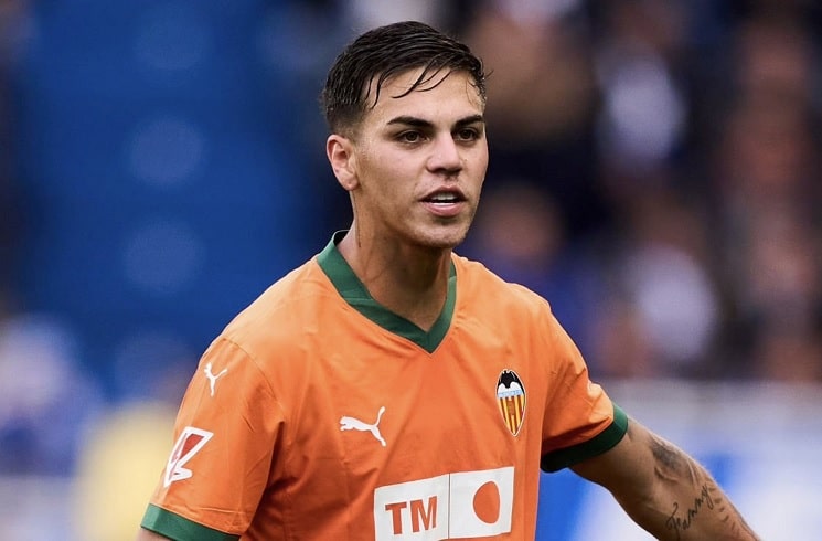 Benfica and FC Porto interested in signing Enzo Barrenechea from Aston Villa