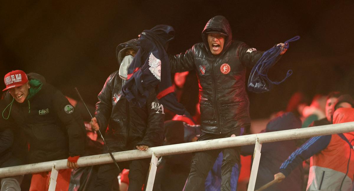 Independiente vs. Universidad de Chile ends in violence and cancellation