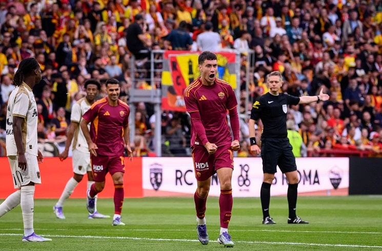 Matías Soulé scores and assists for AS Roma in 2-0 win vs. Lens