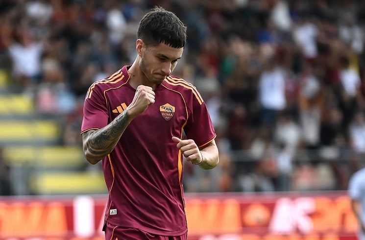Matías Soulé scores for AS Roma in 2-2 draw vs. NEOM
