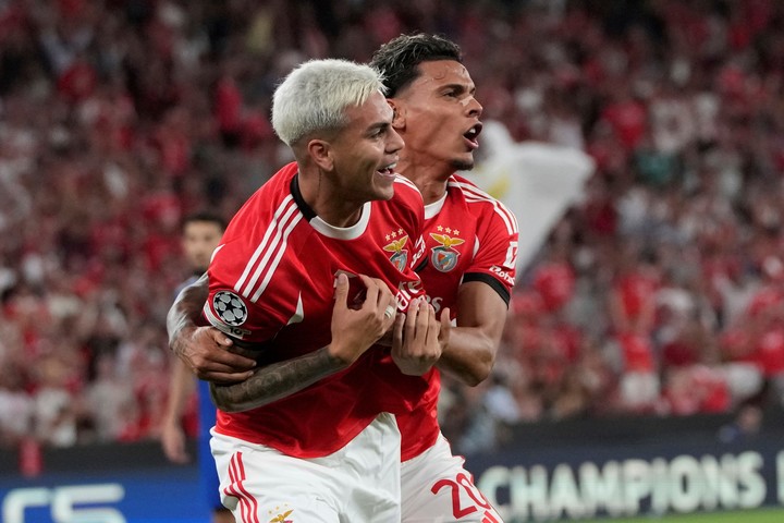Enzo Barrenechea scores for Benfica in 3-2 loss vs. Qarabag FC