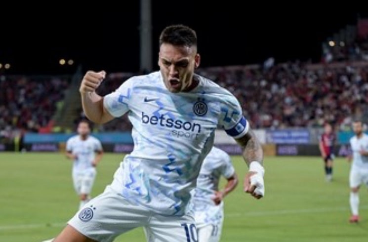 Lautaro Martínez scores for Inter in 2-0 win vs. Cagliari
