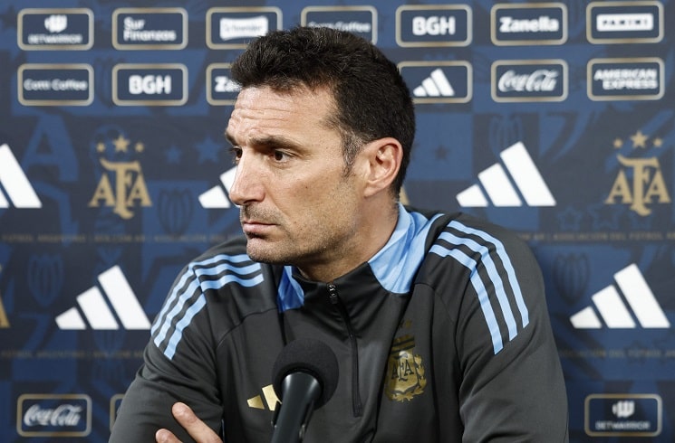 Argentina national team caoch Lionel Scaloni speaks on Matías Soulé