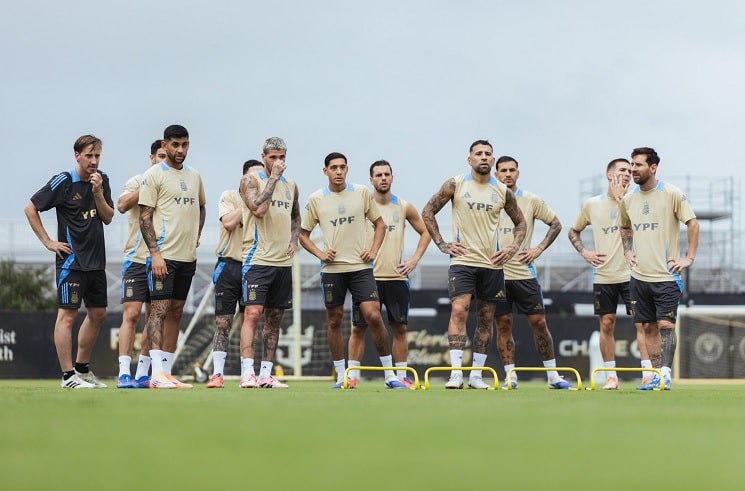 Argentina vs. Venezuela starting eleven, Nico Paz, Julián Álvarez and Lautaro Martínez