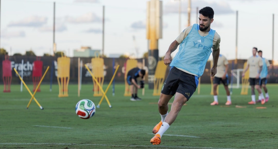 José Manuel López and Aníbal Moreno could start for Argentina