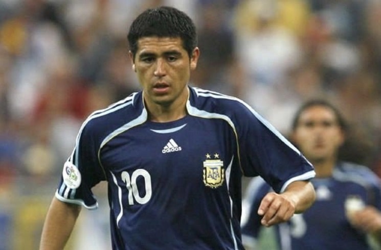 Winner announced for September Giveaway: 2006 Argentina Away Jersey