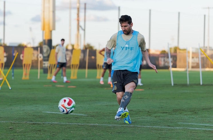 Argentina starting eleven vs. Puerto Rico, Lionel Messi starts
