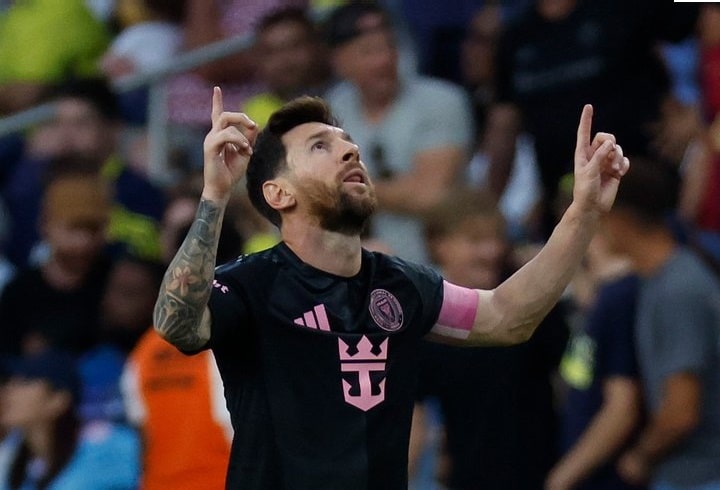 Lionel Messi scores a hat trick, assists for Inter Miami in 5-2 win vs. Nashville