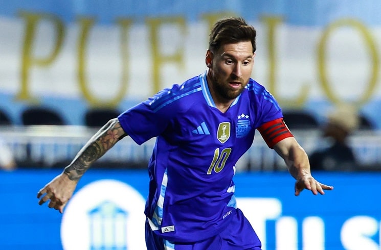 Lionel Messi reaches 60 assists with Argentina, most all time in any national team