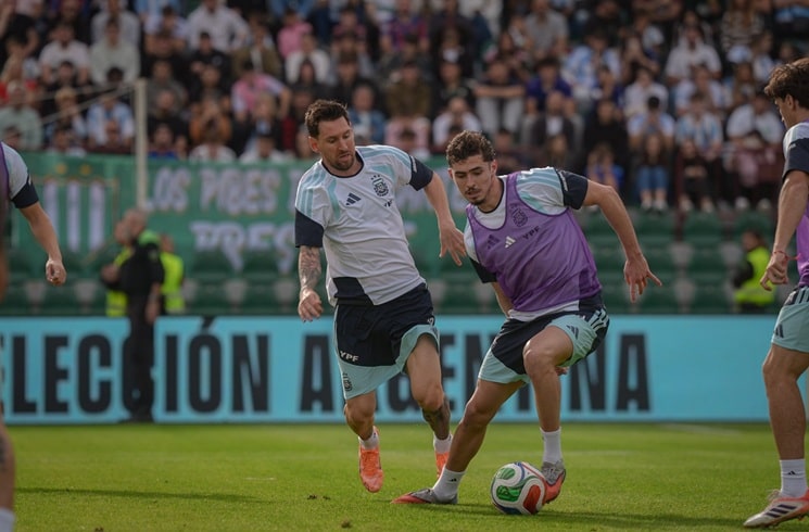 Joaquín Panichelli, Máximo Perrone, Gianluca Prestianni and Kevin Mac Allister make Argentina national team debut