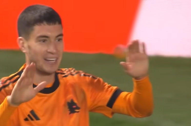 Matías Soulé scores for AS Roma in 2-0 win vs. Rangers