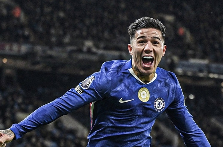 Enzo Fernández scores last-minute goal for Chelsea in 1–1 draw vs. Manchester City