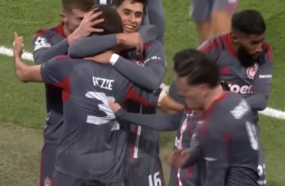 Santiago Hezze scores for Olympiacos in 2-1 win vs. Ajax
