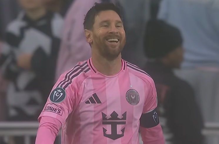 Lionel Messi reaches 900 career goals