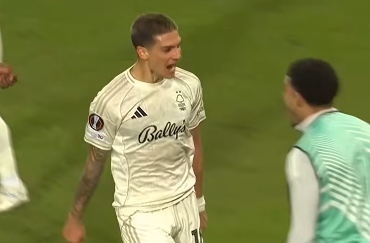 Nicolás Domínguez scores for Nottingham Forest in 2-1 win vs. Midtjylland