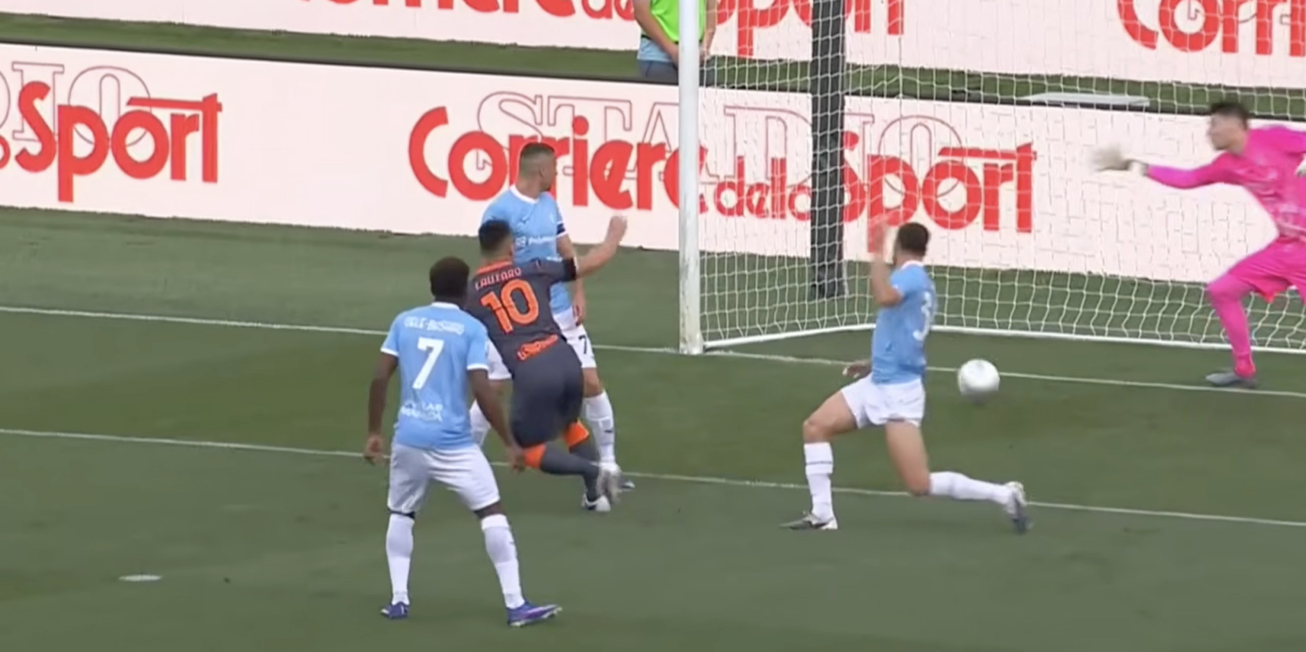 Lautaro Martínez scores and assists for Inter in 3-0 win vs. Lazio