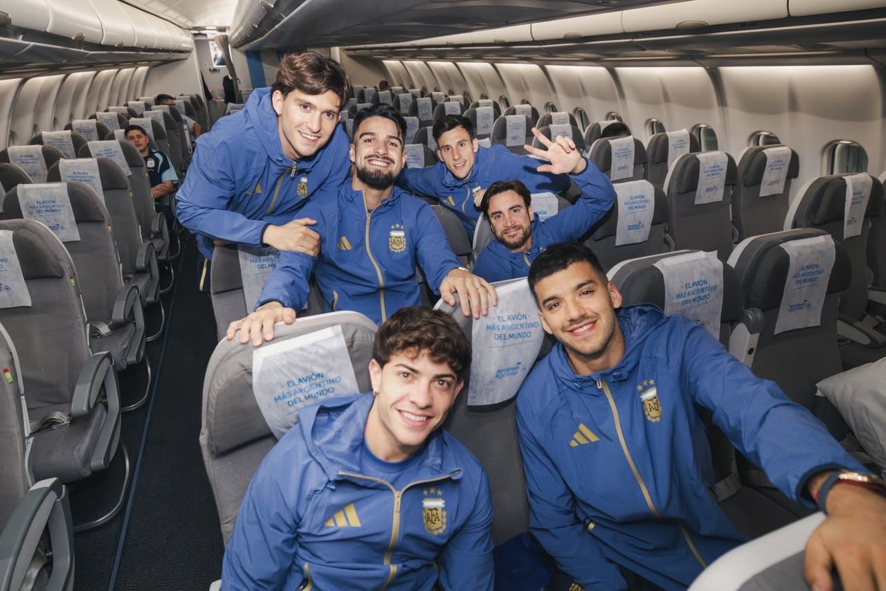 Argentina national team arrive in Kansas City for World Cup base