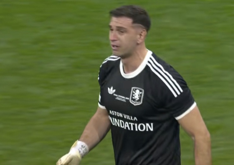 Emiliano Martínez broke a finger during Aston Villa’s Europa League final warmup