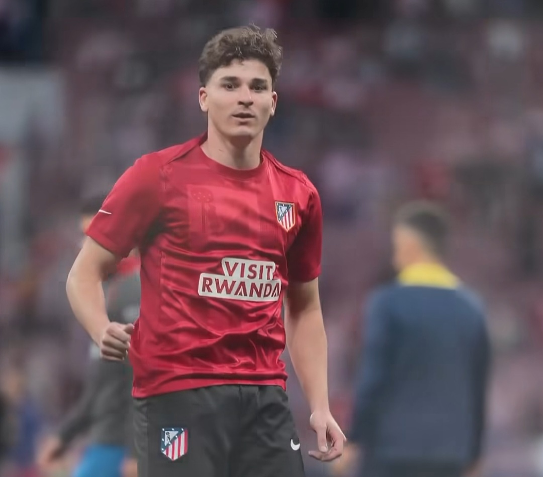 Paris Saint-Germain offering players and money for Julián Álvarez from Atletico Madrid