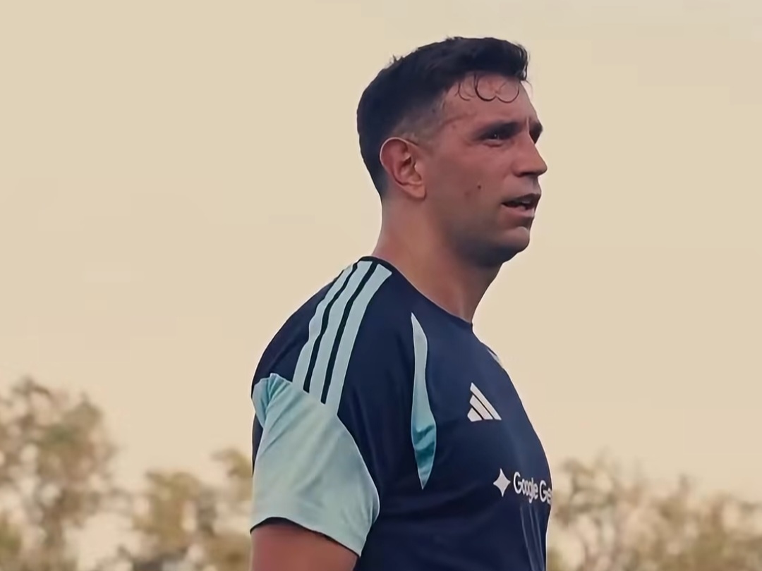 Emiliano Martínez to undergo tests