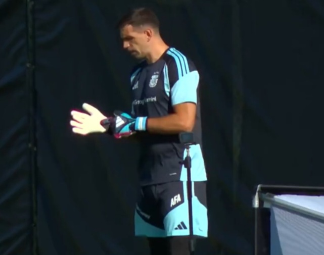 Emiliano Martínez to start for Argentina at World Cup